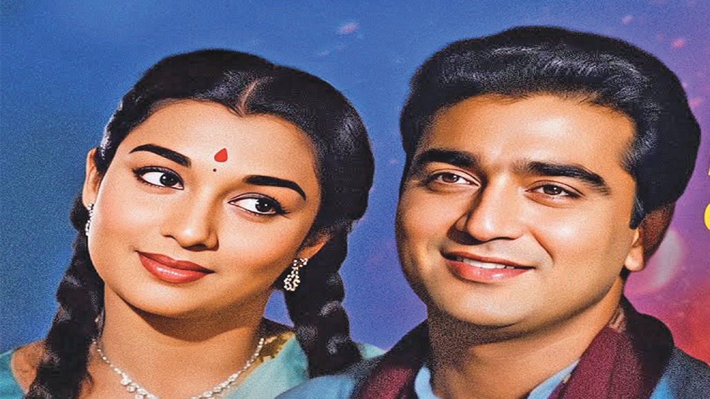 ઇતના ન મુઝ સે તૂ પ્યાર જતા કે મૈં એક બાદલ આવારા...