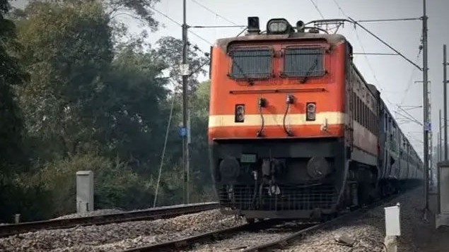 12-Hour Delay Of Howrah-Ahmedabad Express Disrupts Rail Operations, Outbound Train Rescheduled 5 Hours Late