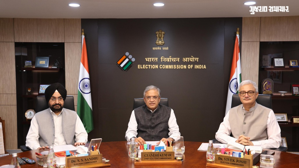 વિવાદો વચ્ચે CEC જ્ઞાનેશ કુમારની અધ્યક્ષતામાં મોટી બેઠક, ચૂંટણી પંચનું નિવેદન-'ફોર્મ 6નો વિવાદ કોઈ મોટો મુદ્દો નથી'