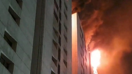 Major Fire Breaks Out at Surat Textile Market, 20–22 Fire Tenders Deployed