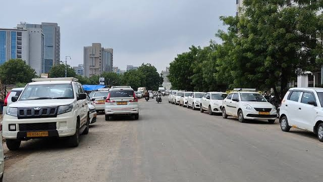 Auto and Taxi Operators End Gandhinagar Demonstration as Govt Assures Action on White-Plate Taxis and Fare Revision