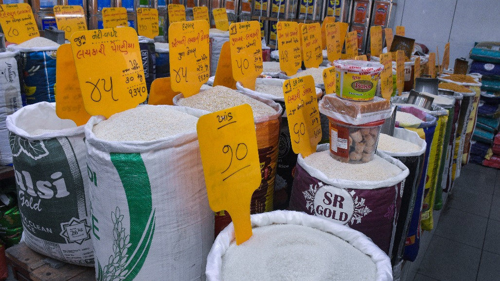 Govt Halves Sugar Stock Limits to 2,000 Quintals from Sept 15 to Nov 30 to Tame Festive Prices