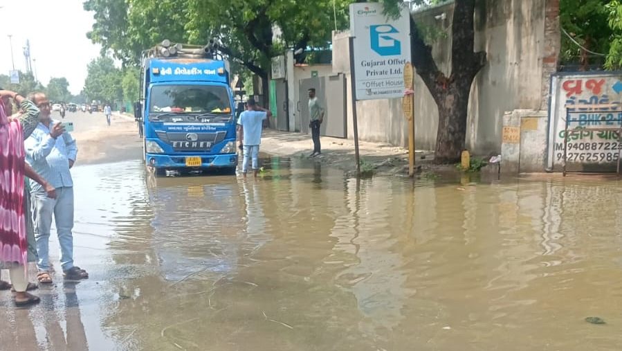 Ahmedabad’s East-West Divide Over Waterlogging: Vatva Road Remains Waterlogged for 24 Hours