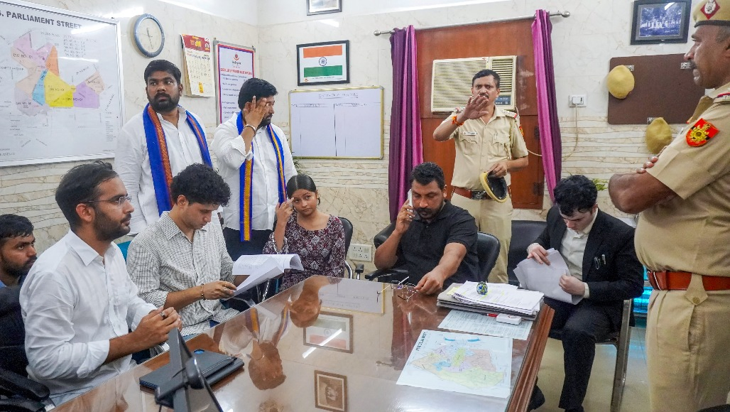 Delhi Police Promises Stringent FIR Charge Following CJP Stir Over Attack on Protester's Father