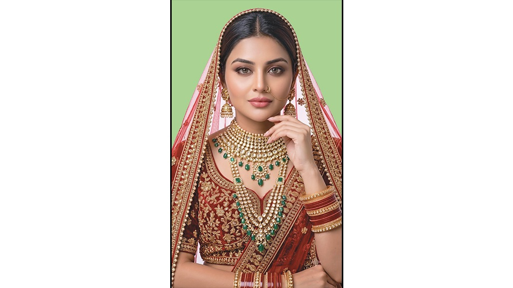 હીરા-મોતી-રત્નો મઢ્યા અલંકાર