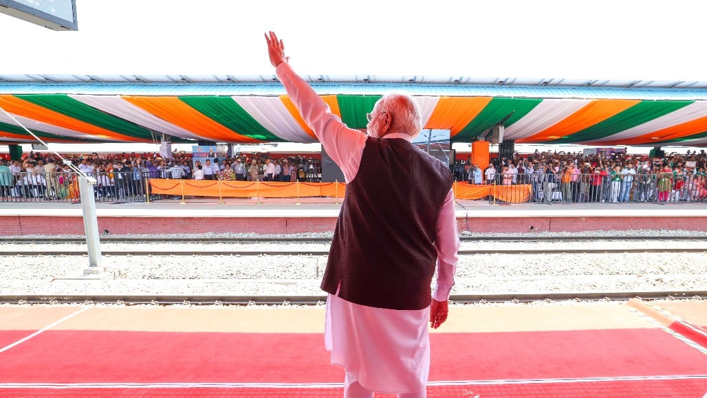 ગુજરાતમાં ₹30,766 કરોડના રેલવે પ્રોજેક્ટ્સનું PM મોદીના હસ્તે વડોદરાથી લોકાર્પણ