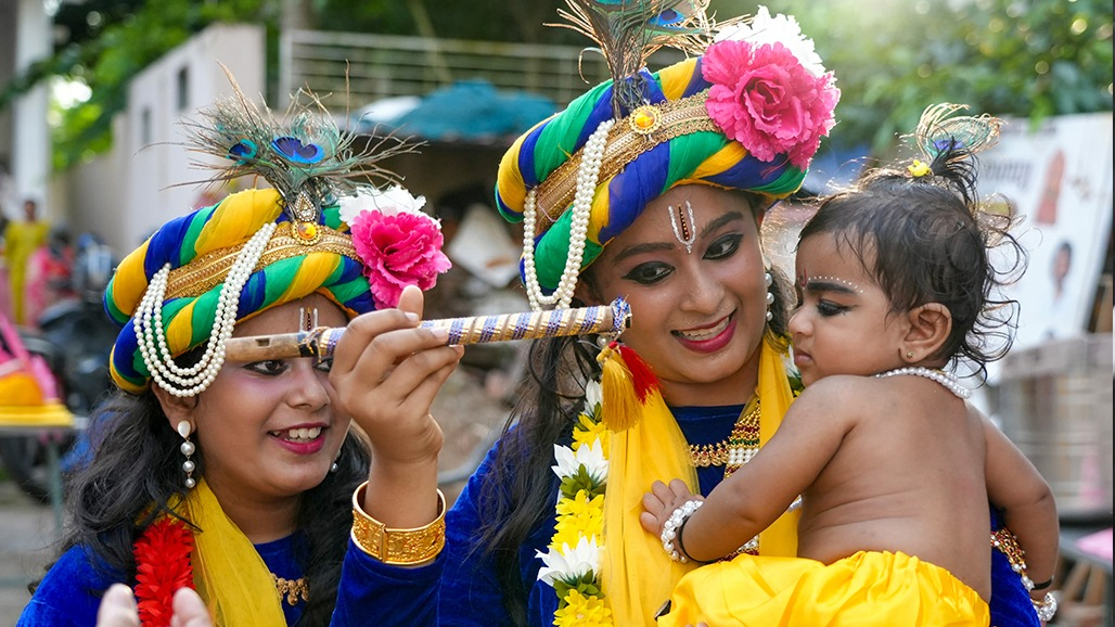 ભક્તિના રંગે રંગાયું ગુજરાત: દ્વારકા, ડાકોર અને તુલસીશ્યામ સહિત રાજ્યભરમાં જન્માષ્ટમીની ભવ્ય અને અદભુત ઉજવણી