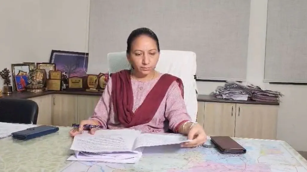 પંચમહાલ શિક્ષણ કૌભાંડ: DPEO ગાયત્રી પટેલ પોલીસ કાર્યવાહી રદ કરવા હાઈકોર્ટ પહોંચ્યા