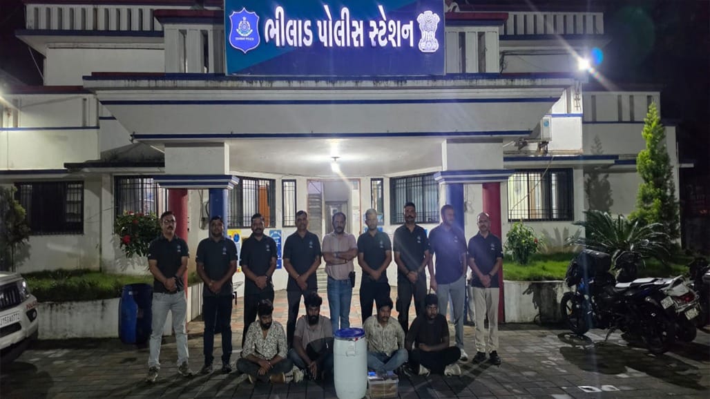 ભિલાડ હાઈવે પર કારમાંથી 10 કિલો ગાંજાનો જથ્થો ઝડપાયો