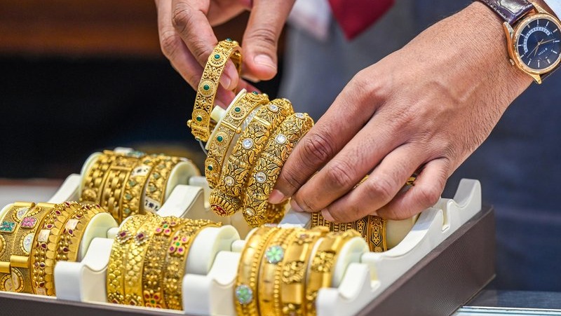 Fed Hikes Rates by 25 bps as Warsh Signals More Tightening; Dow Plunges 631 Points and Gold Slumps $52 to $4,240