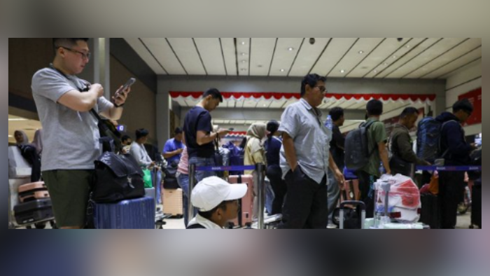 Indonesia Airport Suspends Flights As Anak Krakatau Eruption Sends Volcanic Ash Towards Jakarta