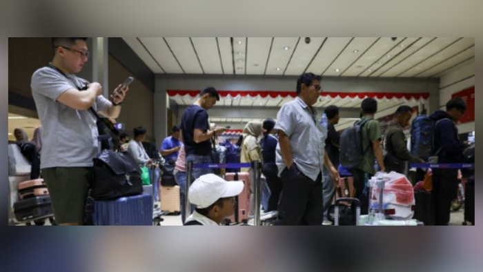 Indonesia Airport Suspends Flights As Anak Krakatau Eruption Sends Volcanic Ash Towards Jakarta