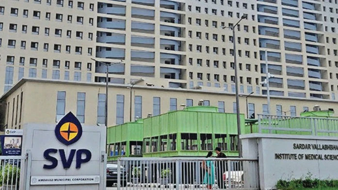 Surprise Late Night Inspection at Ahmedabad’s SVP Hospital Triggers Internal Rifts Over Hygiene vs Medical Staff Absence