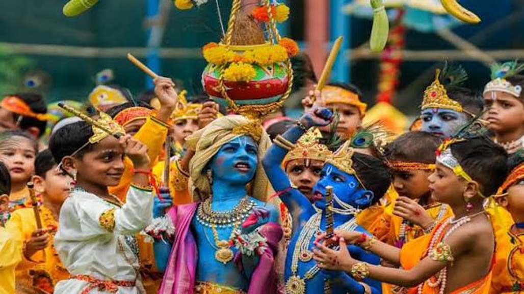 ગોહિલવાડમાં કાનાના પ્રાગટયોત્સવના હરખભેર વધામણા, ઠેર-ઠેર વ્રજભૂમિનો માહોલ ખડો કરાયા