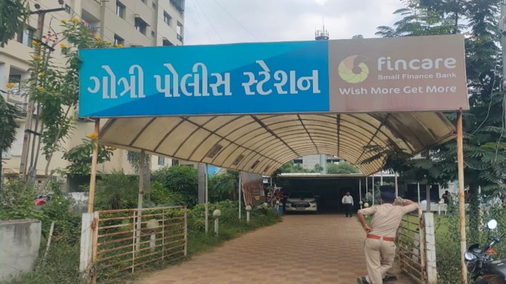 ઓનલાઇન સિંગર માટેની સ્ટાર મેકર એપ પર ઠગ ભેટી ગયો, વડોદરાની મહિલાને બ્લેકમેલ કરી 21.64 લાખ પડાવી લીધા
