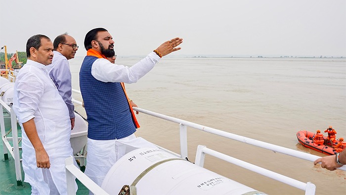 BIHAR MANTRI FLOOD NEW.jpg