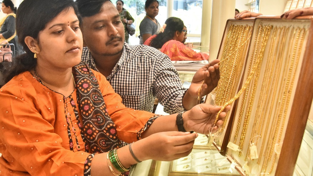Bullion Bloodbath: MCX Gold Plunges ₹1,200, Silver Crashes ₹3,500 as Global Markets Reel From Bond Yield Shock