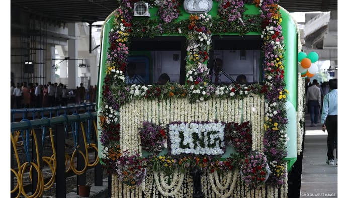 સાબરમતીથી ભારતની પ્રથમ LNG આધારિત ટ્રેનનું ઐતિહાસિક પ્રસ્થાન