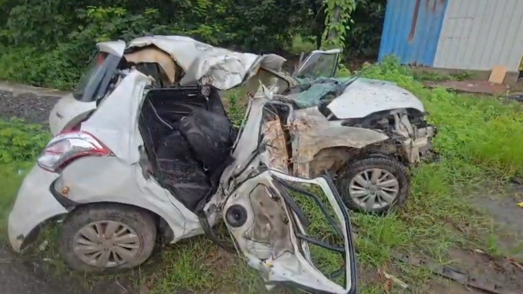Three Killed, Two Critically Injured After Car Crashes Into Tree In Gujarat’s Sanjan
