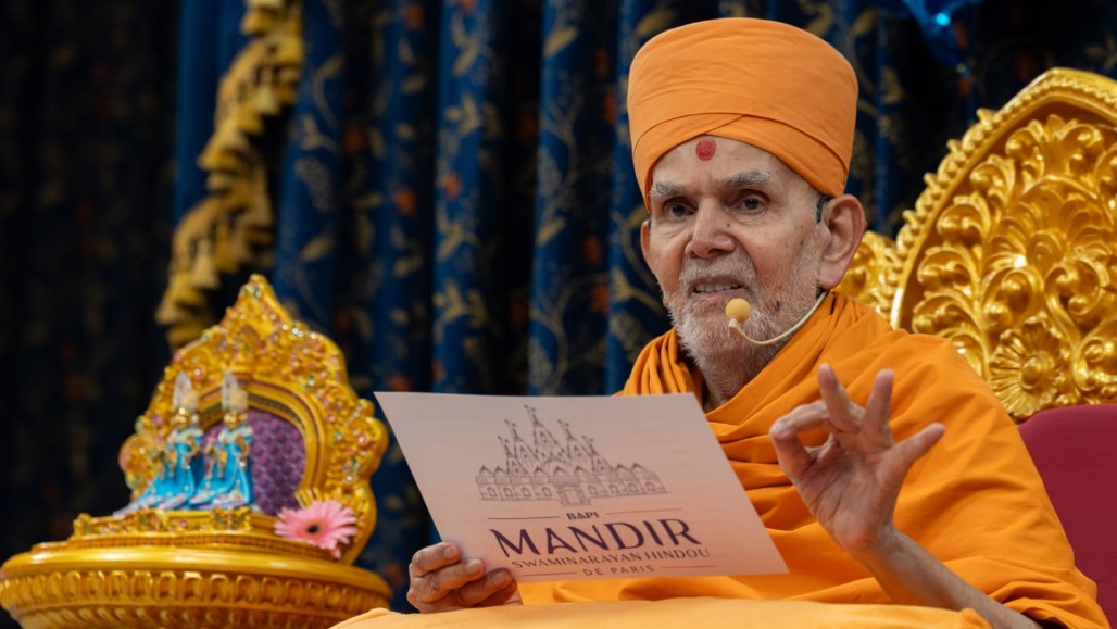 Thousands Of Devotees Celebrate Mahant Swami Maharaj’s 93rd Birth Anniversary In Paris