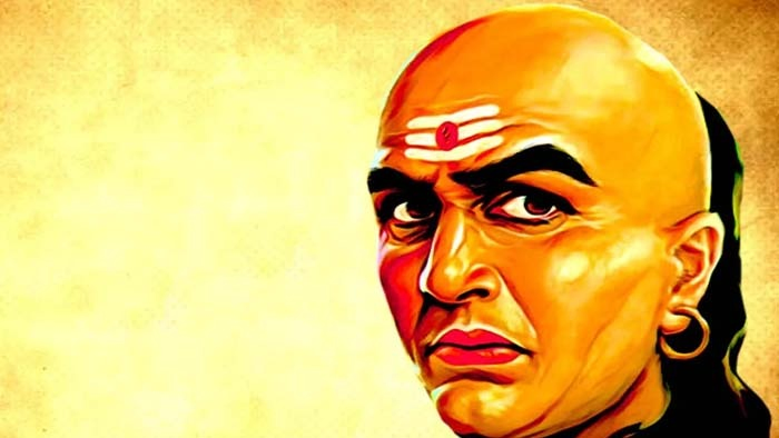 ચાણક્ય નીતિ: અમીર બન્યા પછી ભૂલથી પણ ન કરતા આ 4 બાબતોનો દેખાડો, પળભરમાં ખાલી થઈ જશે તિજોરી!