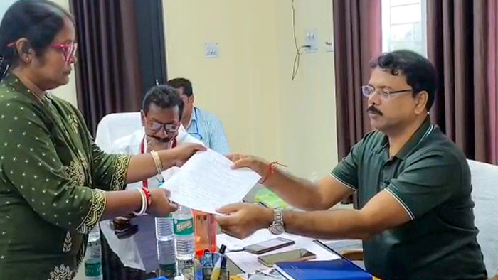 Mamata Banerjee Announces Support for Congress Candidate in Nandigram Bypoll After TMC Candidate Withdraws