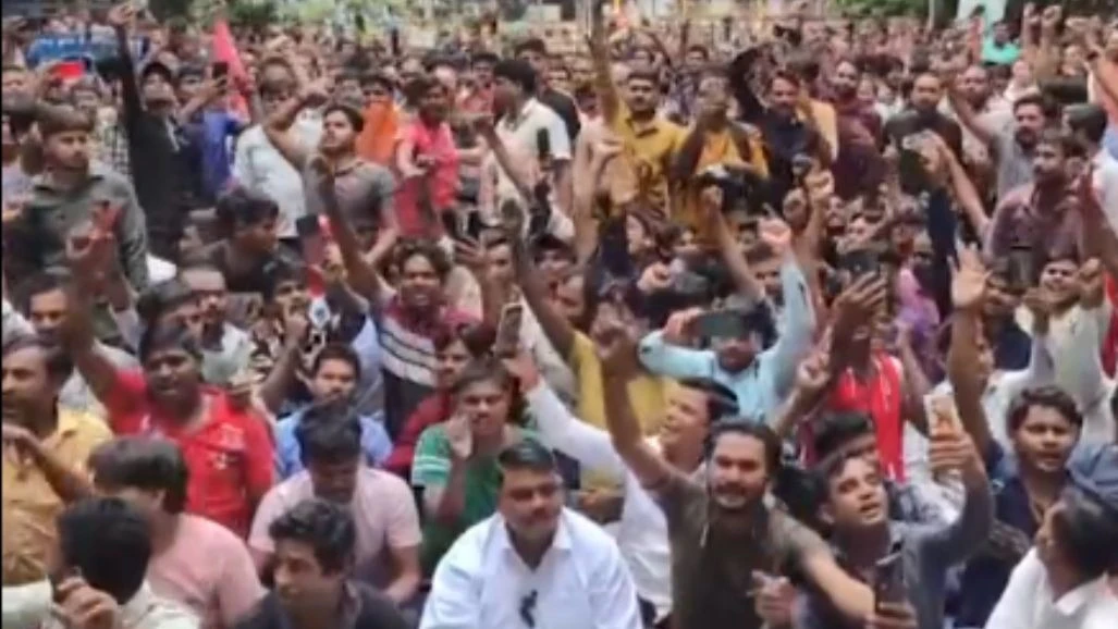 Surat Industrial Workers Protest at Collector’s Office, Demand 8-Hour Shifts And Sunday Holiday