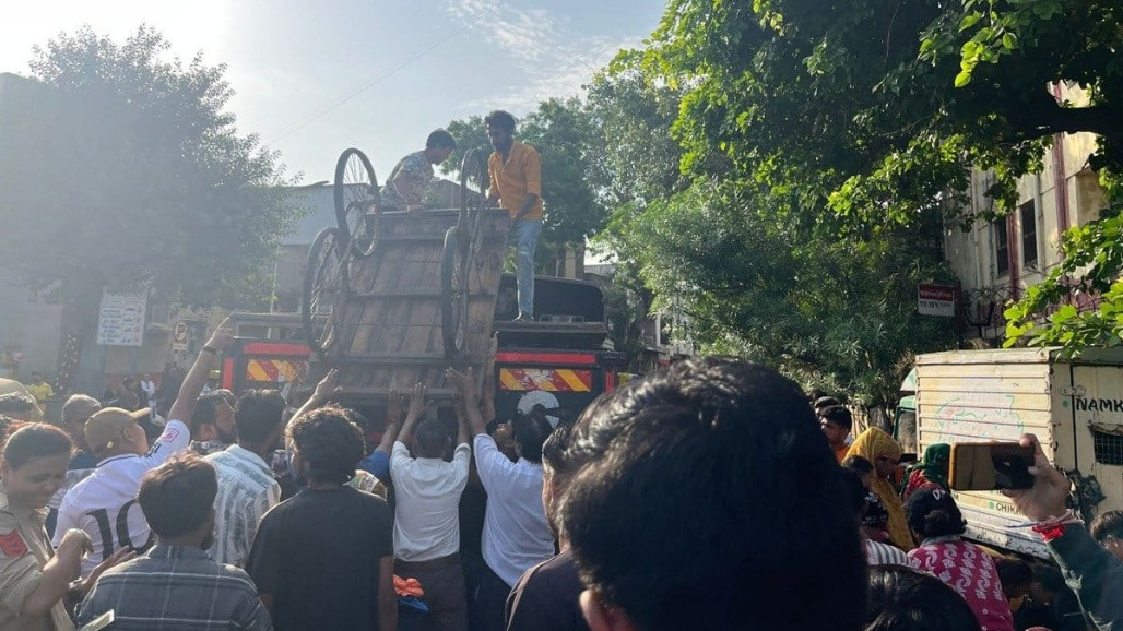 AMC Clears 160 Encroachments Near Kalupur Station and Naroda to Reclaim Pedestrian Spaces