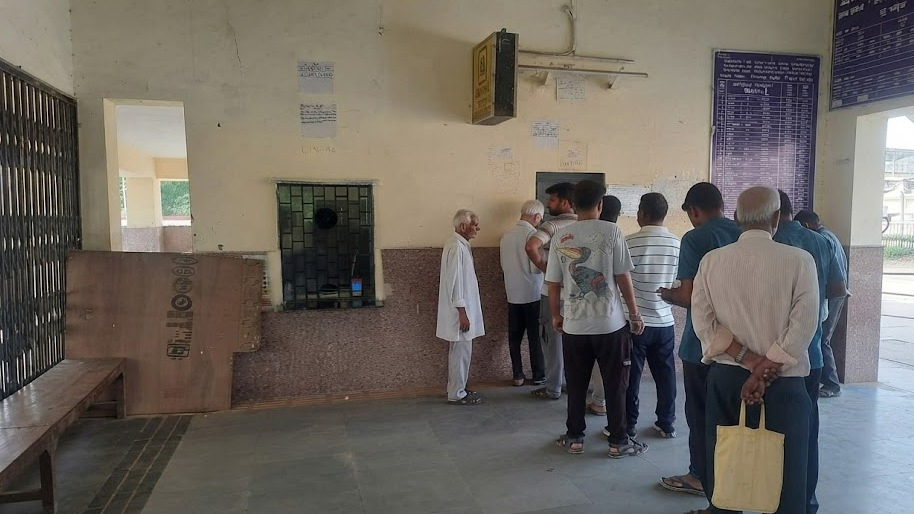 Limited Reservation Hours at Chandkheda Road Railway Station Leave Passengers Waiting
