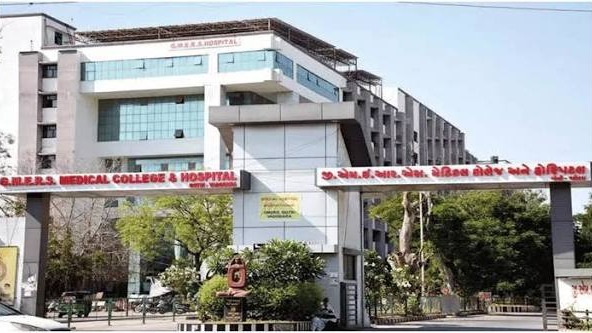 રાજેશ ટાવર રોડ પર  હાઇટેન્શન લાઇનને ધજા અડી જતા શોભાયાત્રાના બે યુવકો દાઝી  ગયા