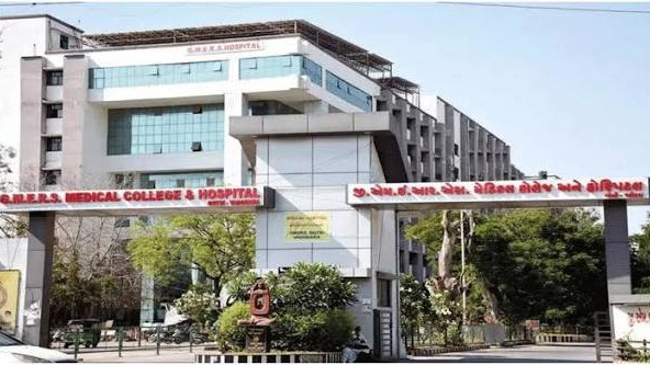 રાજેશ ટાવર રોડ પર હાઇટેન્શન લાઇનને ધજા અડી જતા શોભાયાત્રાના બે યુવકો દાઝી ગયા