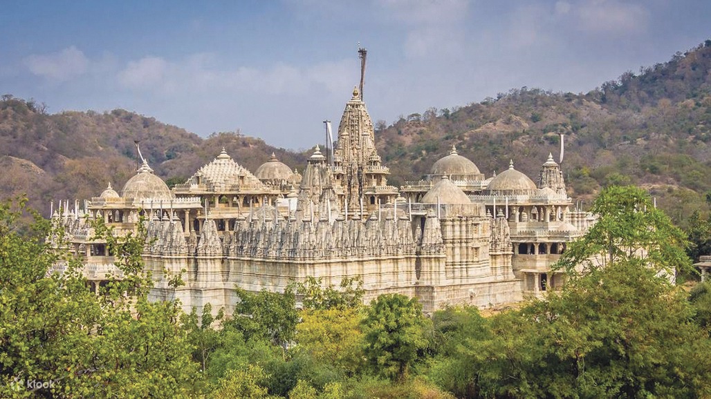 કટકું બટકું ખાજે, પણ રાણકપુર જરૂર જાજે