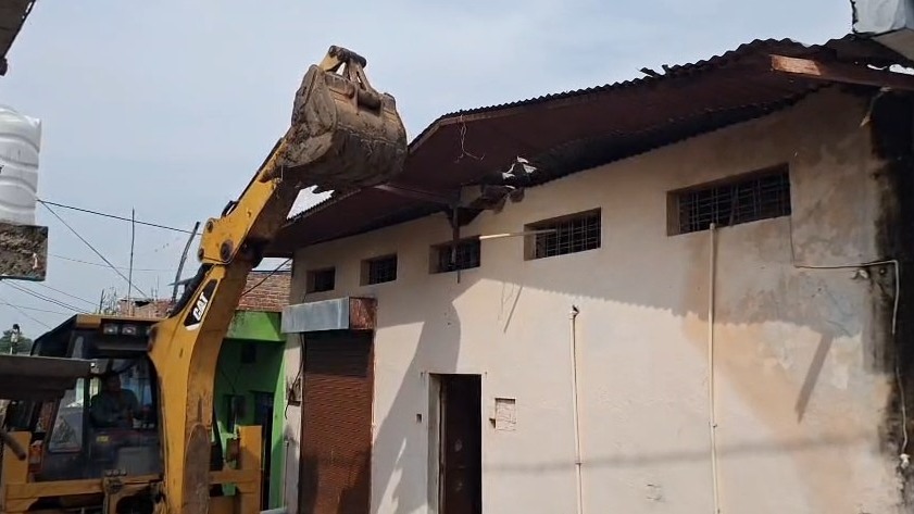 MP Administration Demolishes Accused's Properties Following Sagar Spurious Liquor Tragedy That Claimed 15 Lives