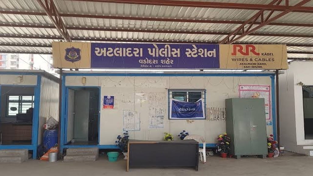 પતિની હત્યાની ફરિયાદ પાછી ખેંચો, નહીંતર તમને અને દીકરીને મારી નાખીશું