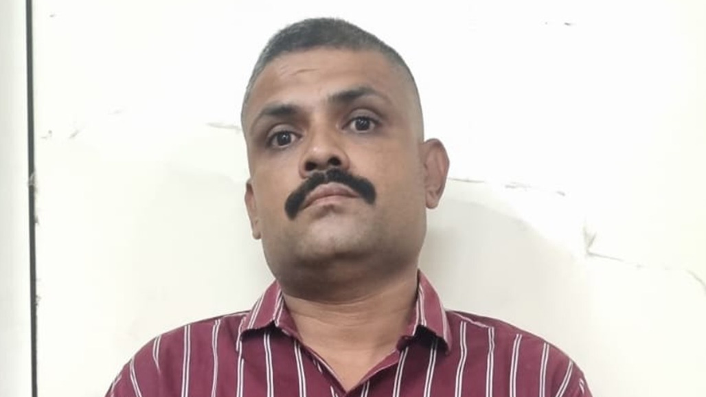 અગાઉ નકલી પોલીસ, હવે બનાવટી નાયબ મામલતદાર બની રોફ જમાવતો ઠગ ઝડપાયો, ક્રાઈમ બ્રાન્ચે મણિનગરમાંથી ઝડપ્યો