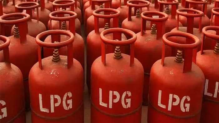 સબસિડીવાળા LPG માટે ૧ ઓક્ટોબર પહેલાં આધાર બાયોમેટ્રિક ઓથેન્ટિકેશન ફરજિયાત