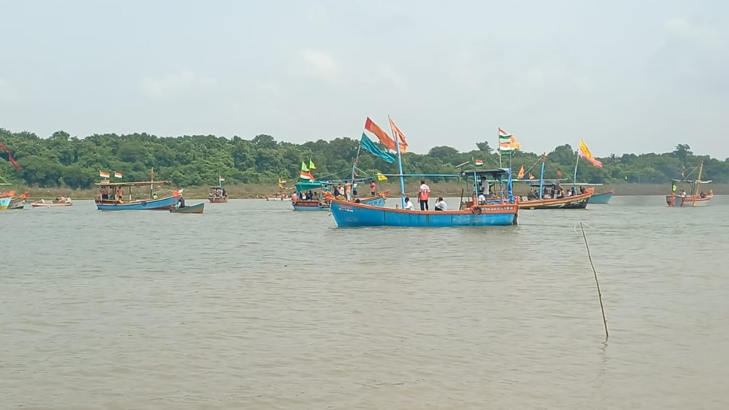 Boat Carrying 7 Capsizes In Valsad’s Par River, 1-Year-Old Missing