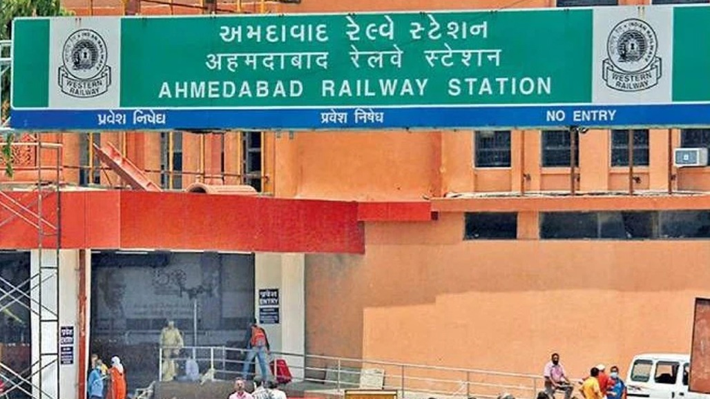 અમદાવાદના કાલુપુર રેલવે સ્ટેશન બહાર મોટી ઠગાઇ, કોન્ટ્રાક્ટરને ચામાં કેફી પીણું પાઈ લાખો રૂપિયા પડાવ્યા