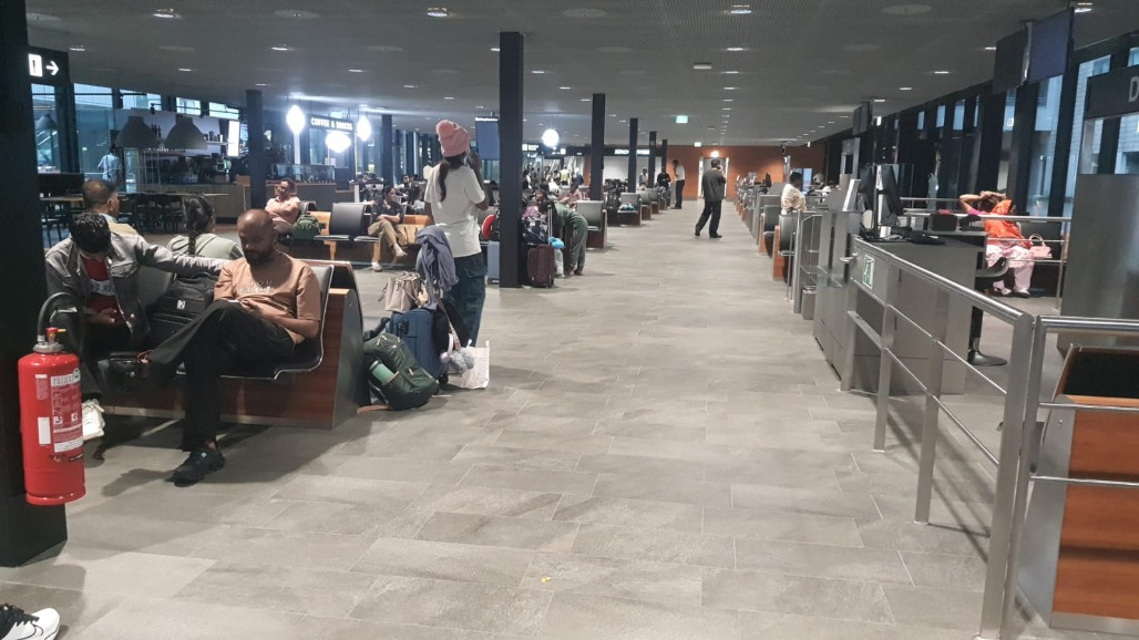 UK Air Traffic Control Glitch: Air India Mumbai-London Flight Diverted to Zurich, Passengers from Ahmedabad Amid Stranded Flyers