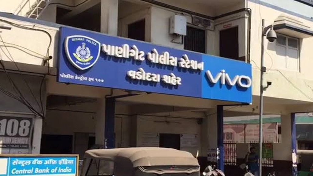 જૂના પાણીગેટ પાસે જાહેર રોડ પર ગેરકાયદે મંડપ બાંધી ચકડોળ ઊભું કરનારા 4 સામે ગુનો દાખલ