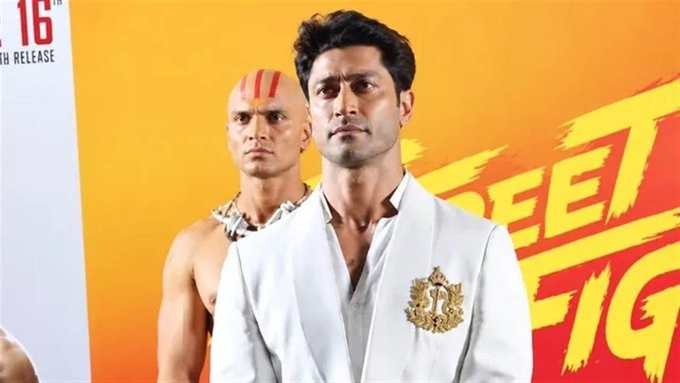 15 મિનિટ શ્વાસ રોક્યો, 20 મિનિટ પાંપણ ઝપકાવ્યા વિના કર્યું ધ્યાન! વિદ્યુત જામવાલે કરી બતાવ્યો અશક્ય લાગતો સ્ટંટ