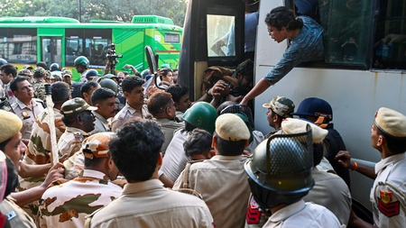 Supreme Court Holds Special Sunday Hearing on Delhi Protest Detentions, Metro Curbs