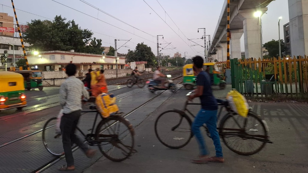 Ahmedabad’s ‘Level-Crossing-Free’ Dream Hits a Roadblock: 9 Railway Crossings, No Room for Bridges