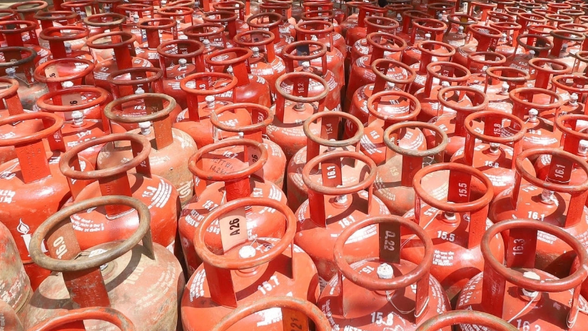 Commercial LPG Shock Before Navratri: Why Higher Gas Costs Could Push Up Prices for Consumers