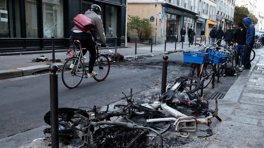 Paris School Protest - 6.JPG