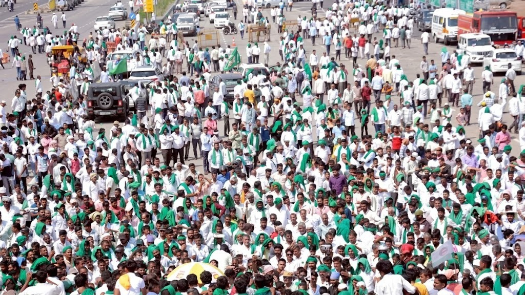 Farmers Protest at Karnataka Toll Plaza Disrupts NH-48 Traffic, Maharashtra Police Issue Route Advisory