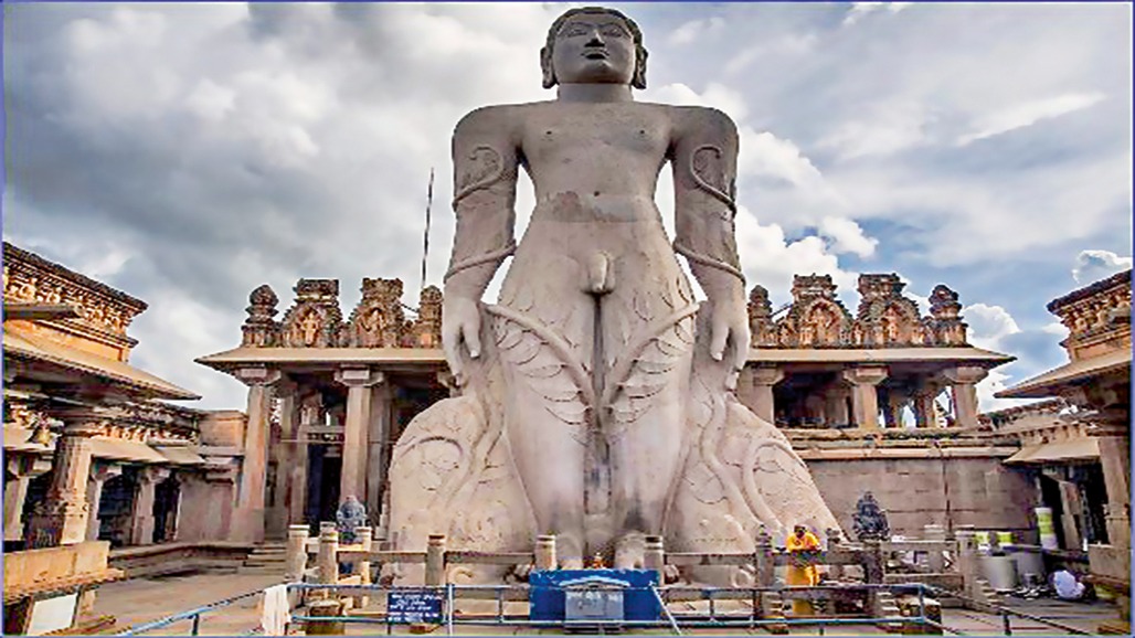 શ્રવણ બેલગોલાની વિરાટ મૂર્તિઃ ગોમતેશ્વર
