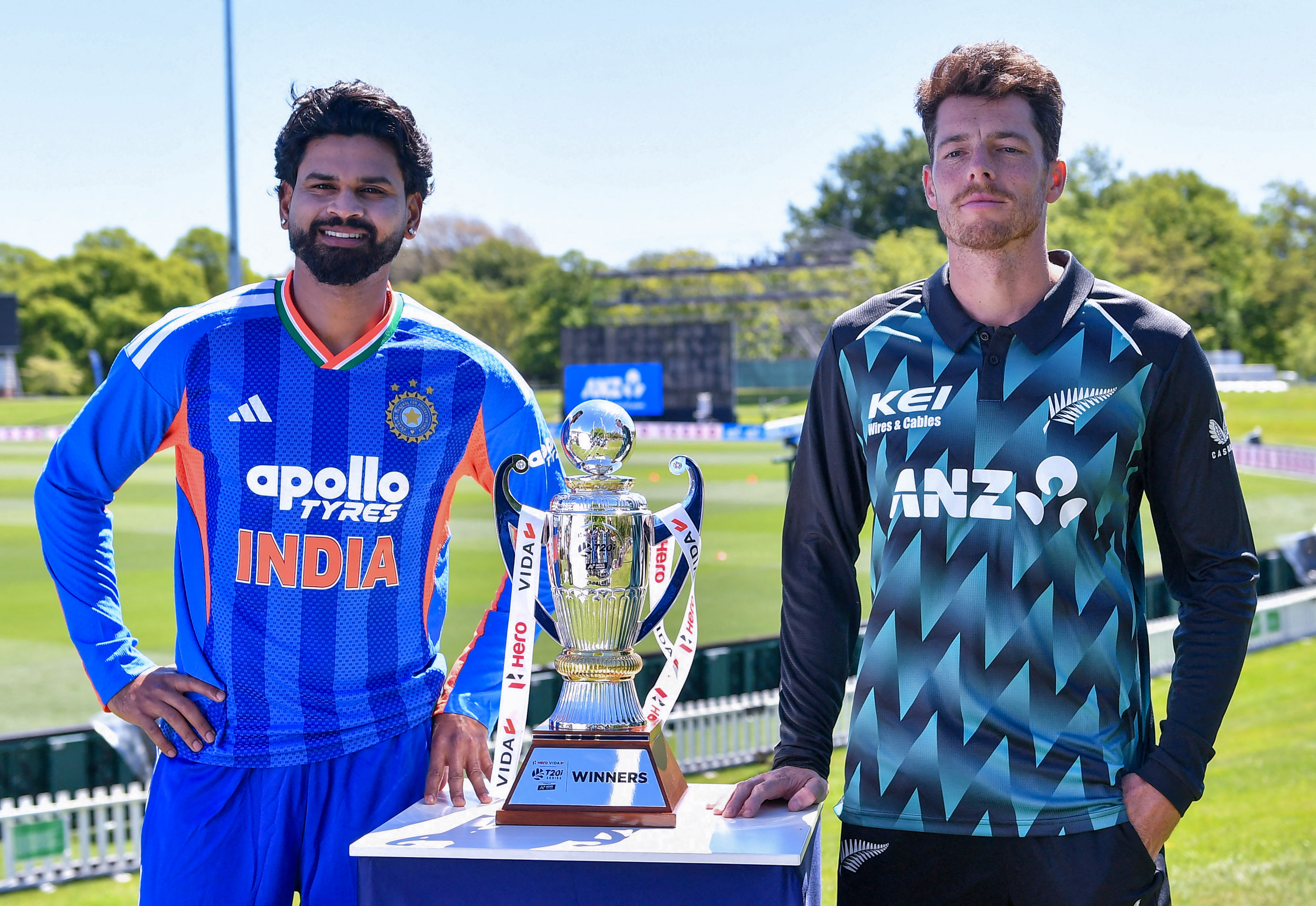 India Beat New Zealand by Four Wickets in First T20I After Chasing 226 1