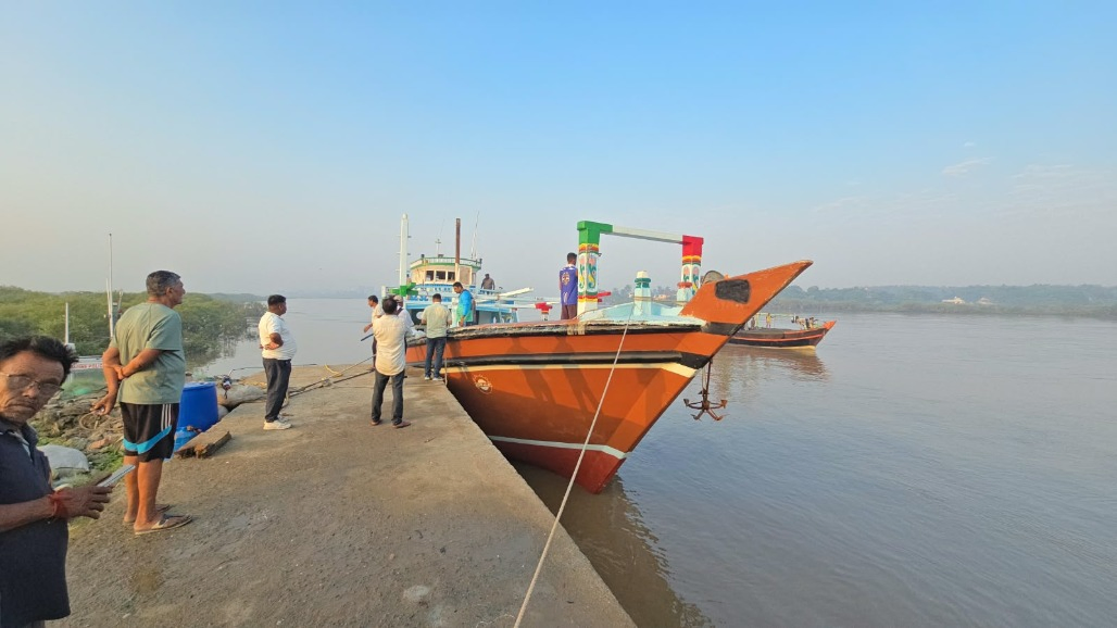 Pakistani Boat Carrying 526 Kg Drug Haul Brought To Umargam Coast