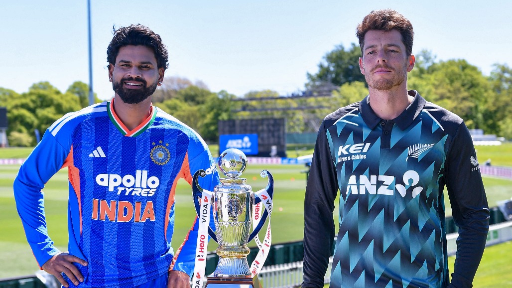 India captain Shreyas Iyer and New Zealand captain Mitchell Santner.jpg